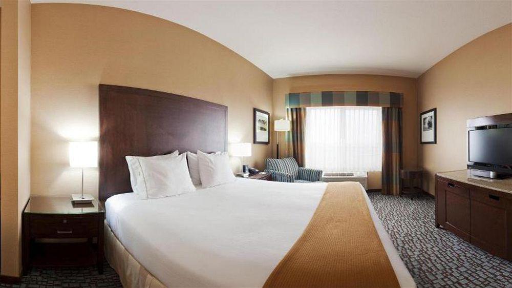 Holiday Inn Express & Suites Salinas By Ihg Exterior photo