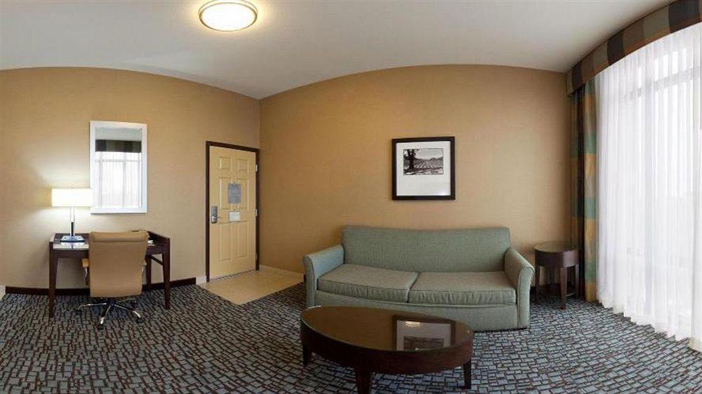 Holiday Inn Express & Suites Salinas By Ihg Exterior photo