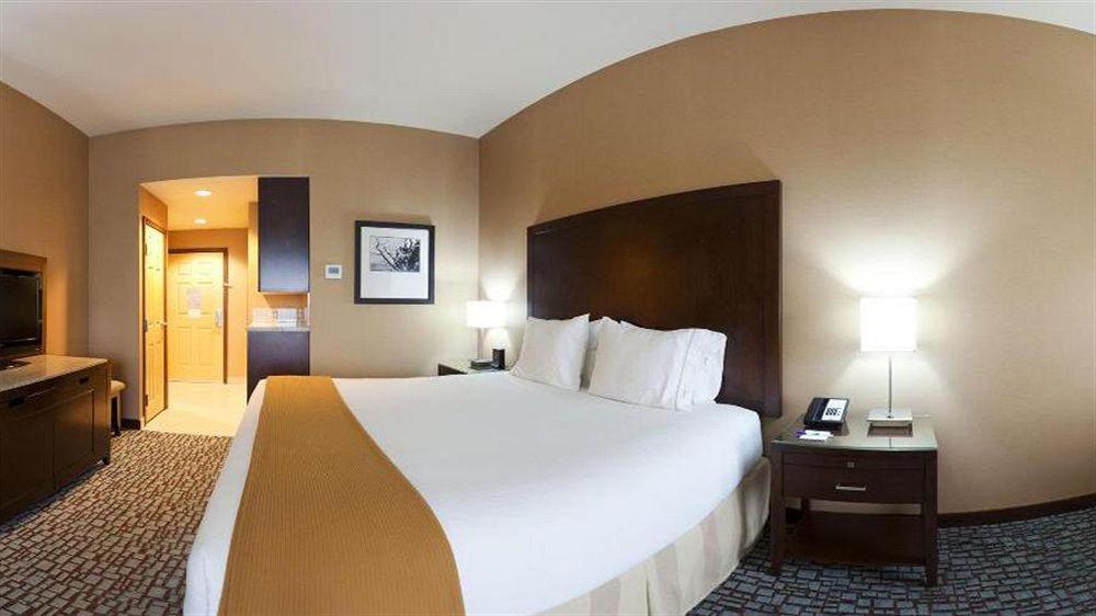 Holiday Inn Express & Suites Salinas By Ihg Exterior photo