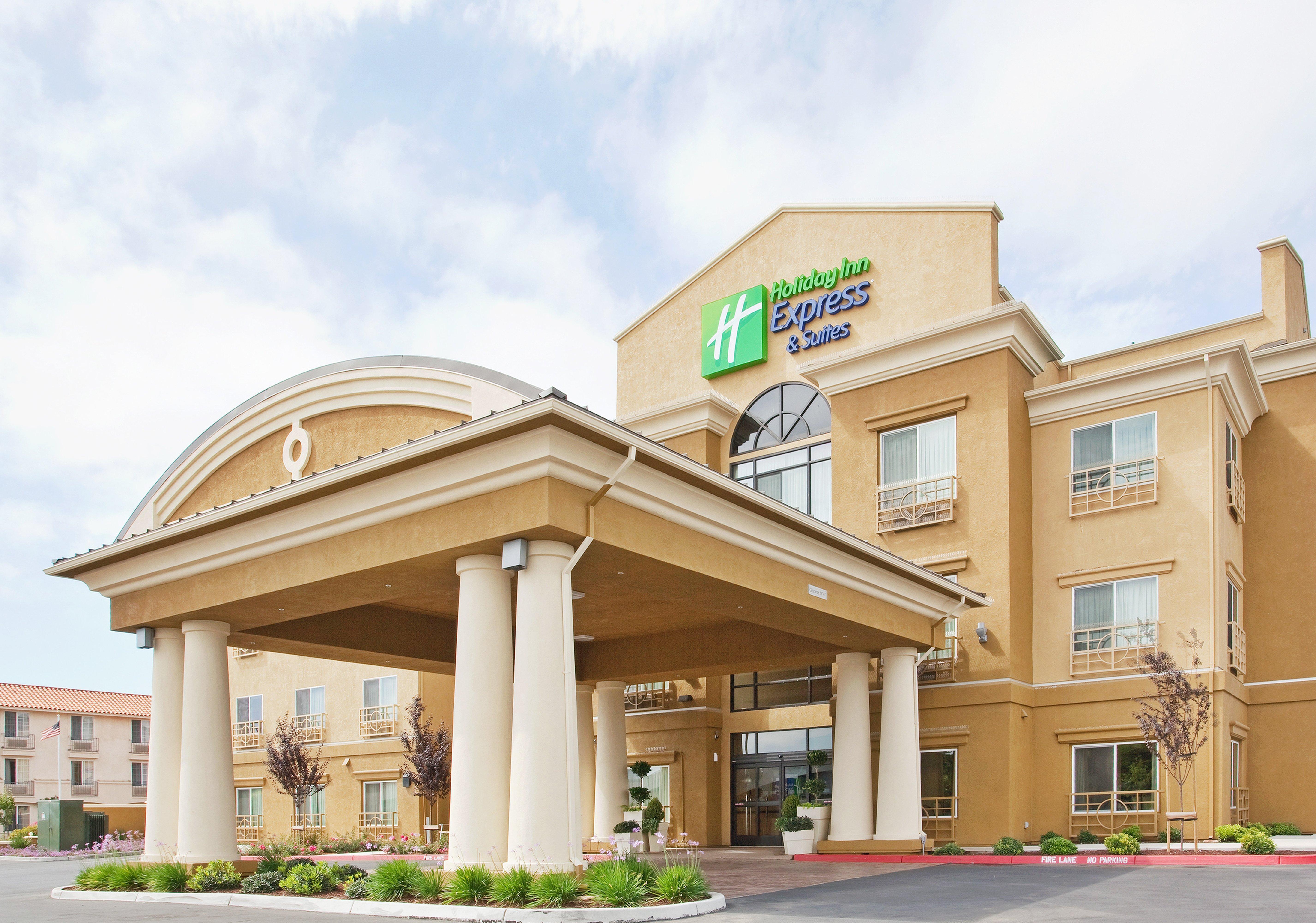 Holiday Inn Express & Suites Salinas By Ihg Exterior photo