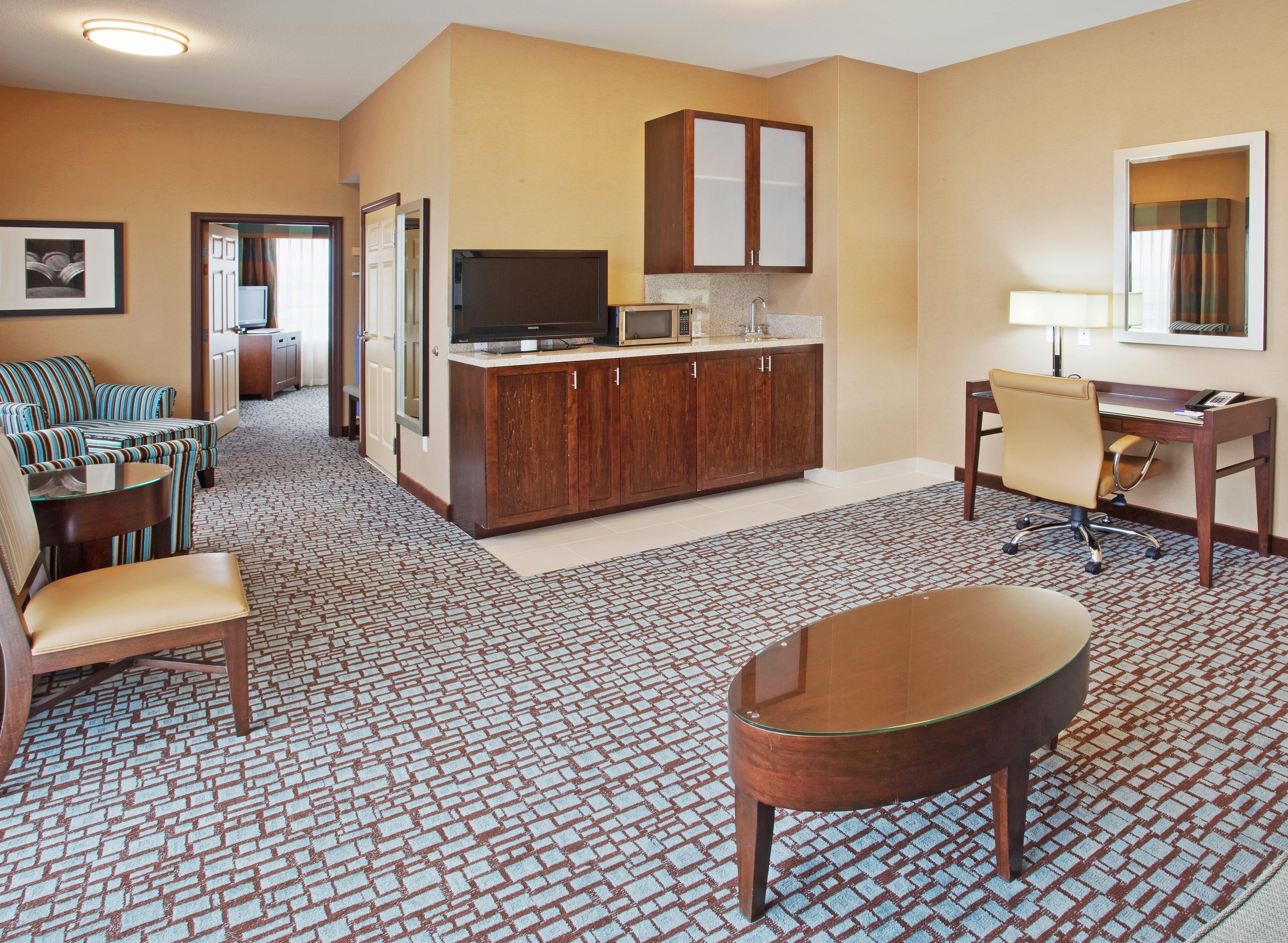 Holiday Inn Express & Suites Salinas By Ihg Exterior photo