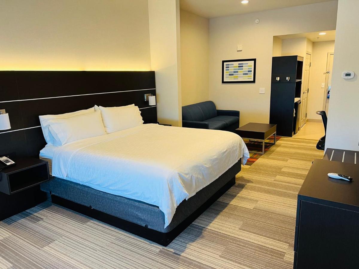 Holiday Inn Express & Suites Salinas By Ihg Exterior photo