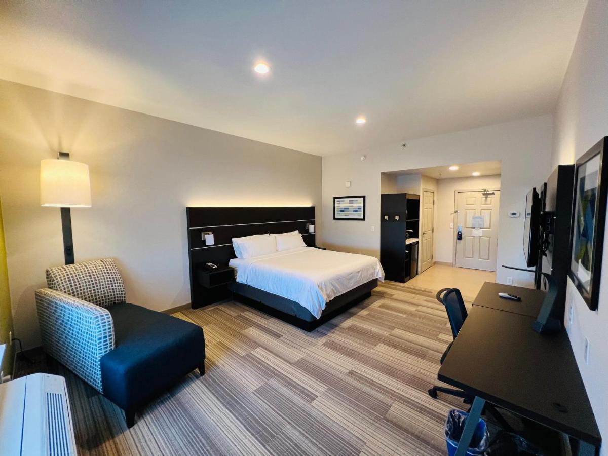 Holiday Inn Express & Suites Salinas By Ihg Exterior photo