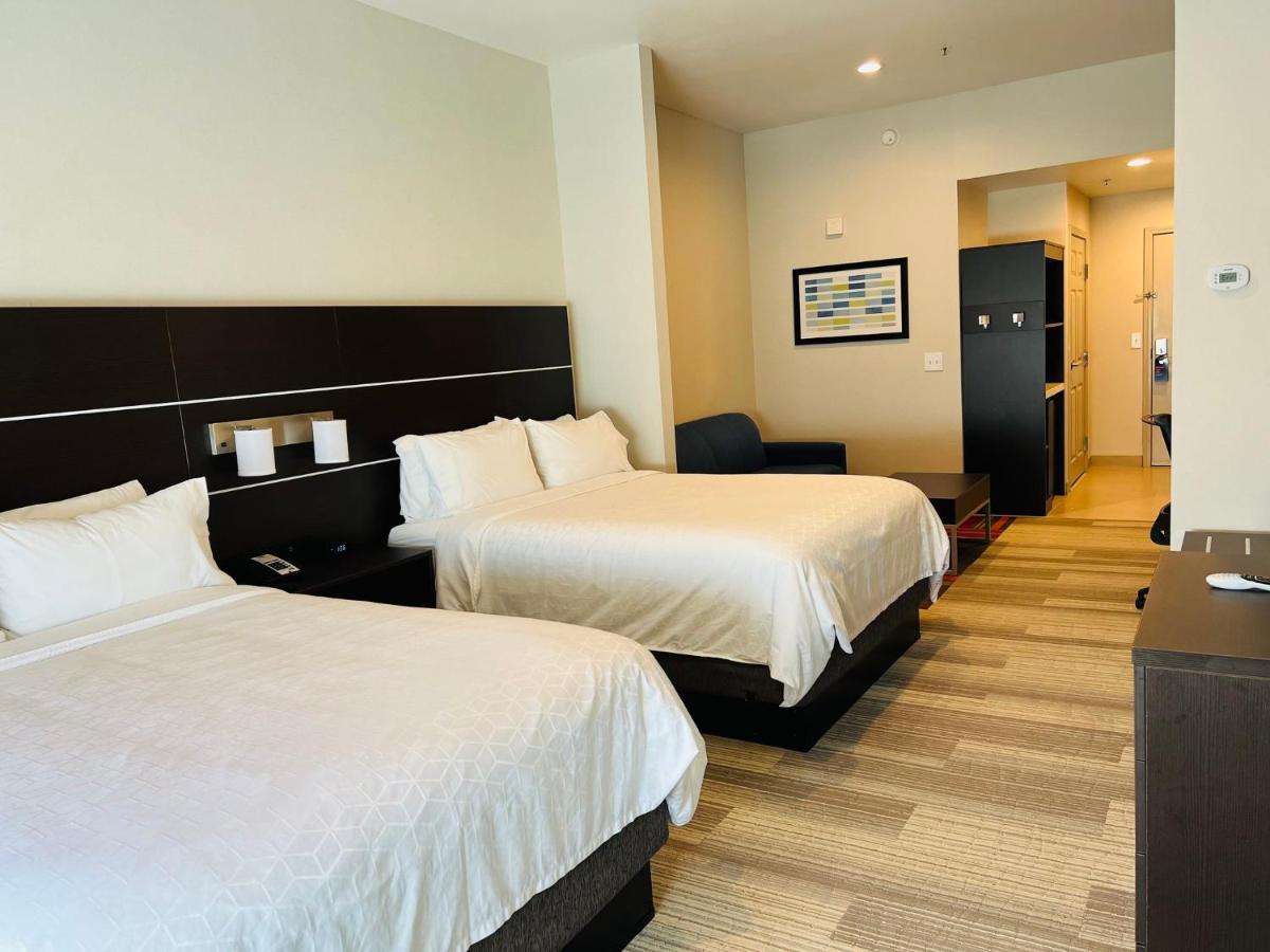 Holiday Inn Express & Suites Salinas By Ihg Exterior photo