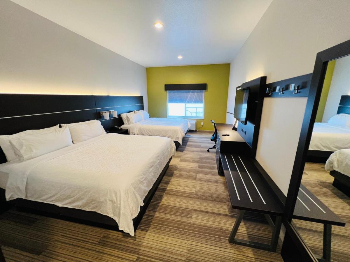 Holiday Inn Express & Suites Salinas By Ihg Exterior photo