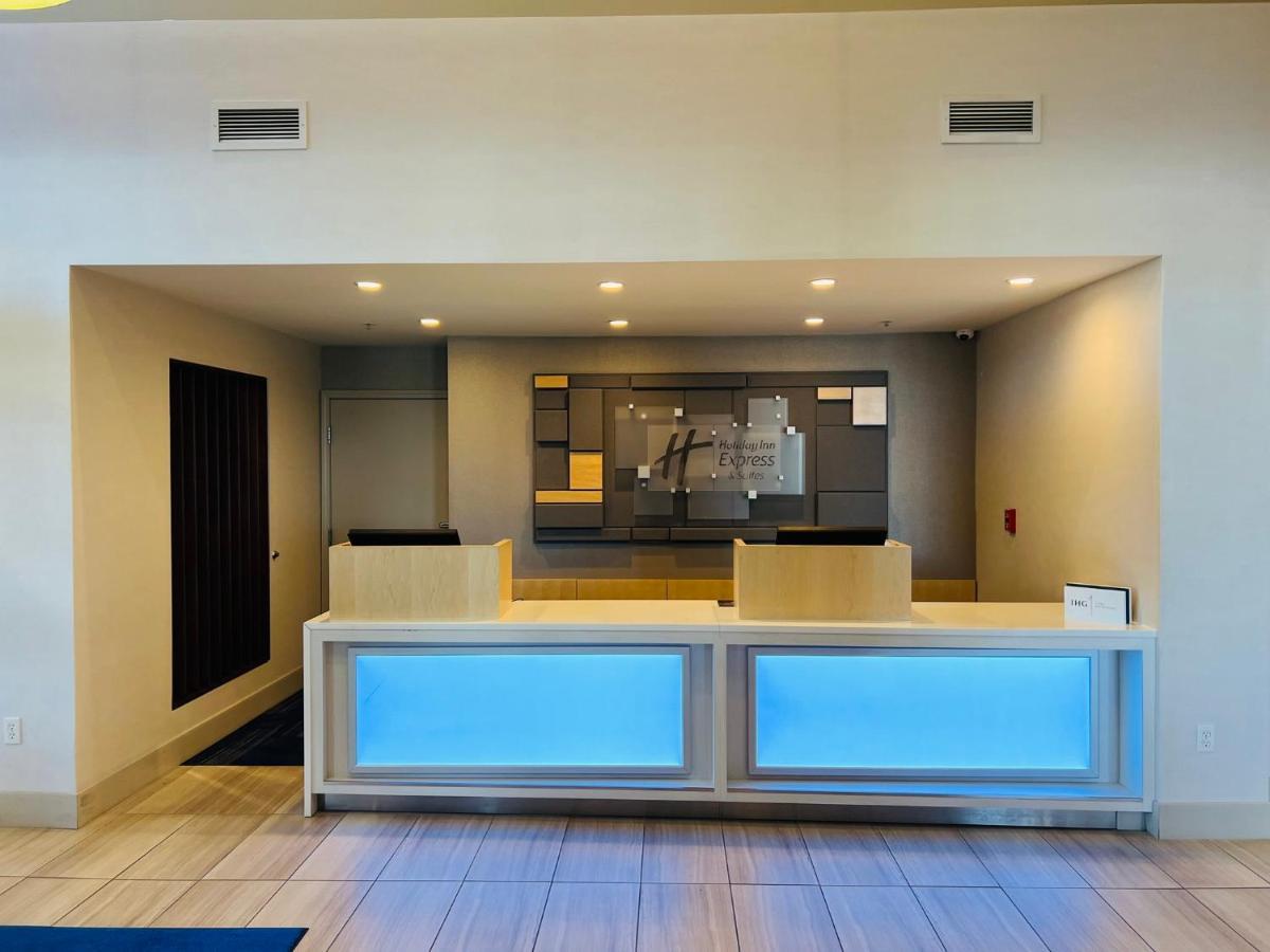 Holiday Inn Express & Suites Salinas By Ihg Exterior photo