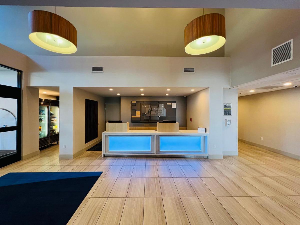 Holiday Inn Express & Suites Salinas By Ihg Exterior photo