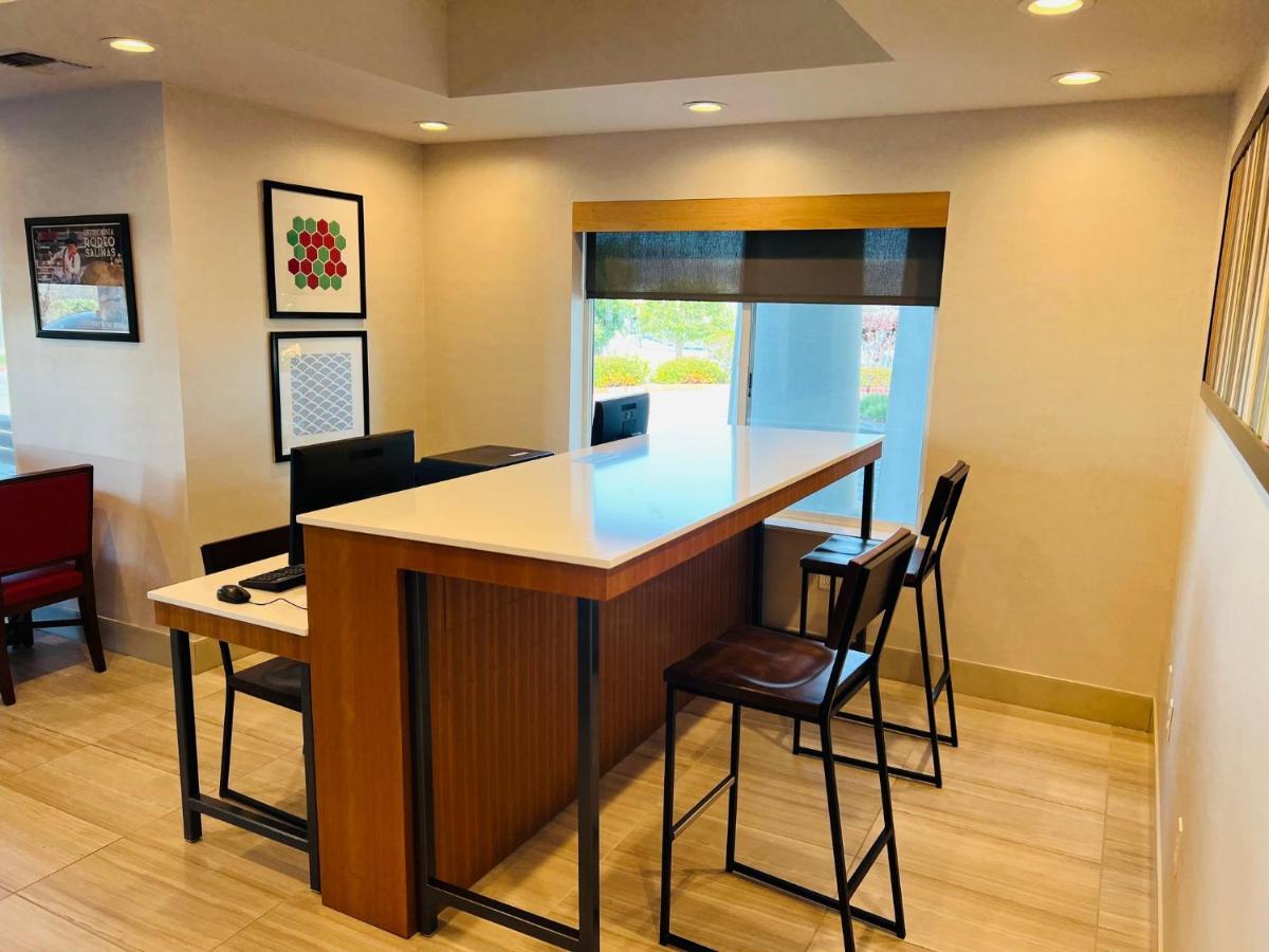 Holiday Inn Express & Suites Salinas By Ihg Exterior photo