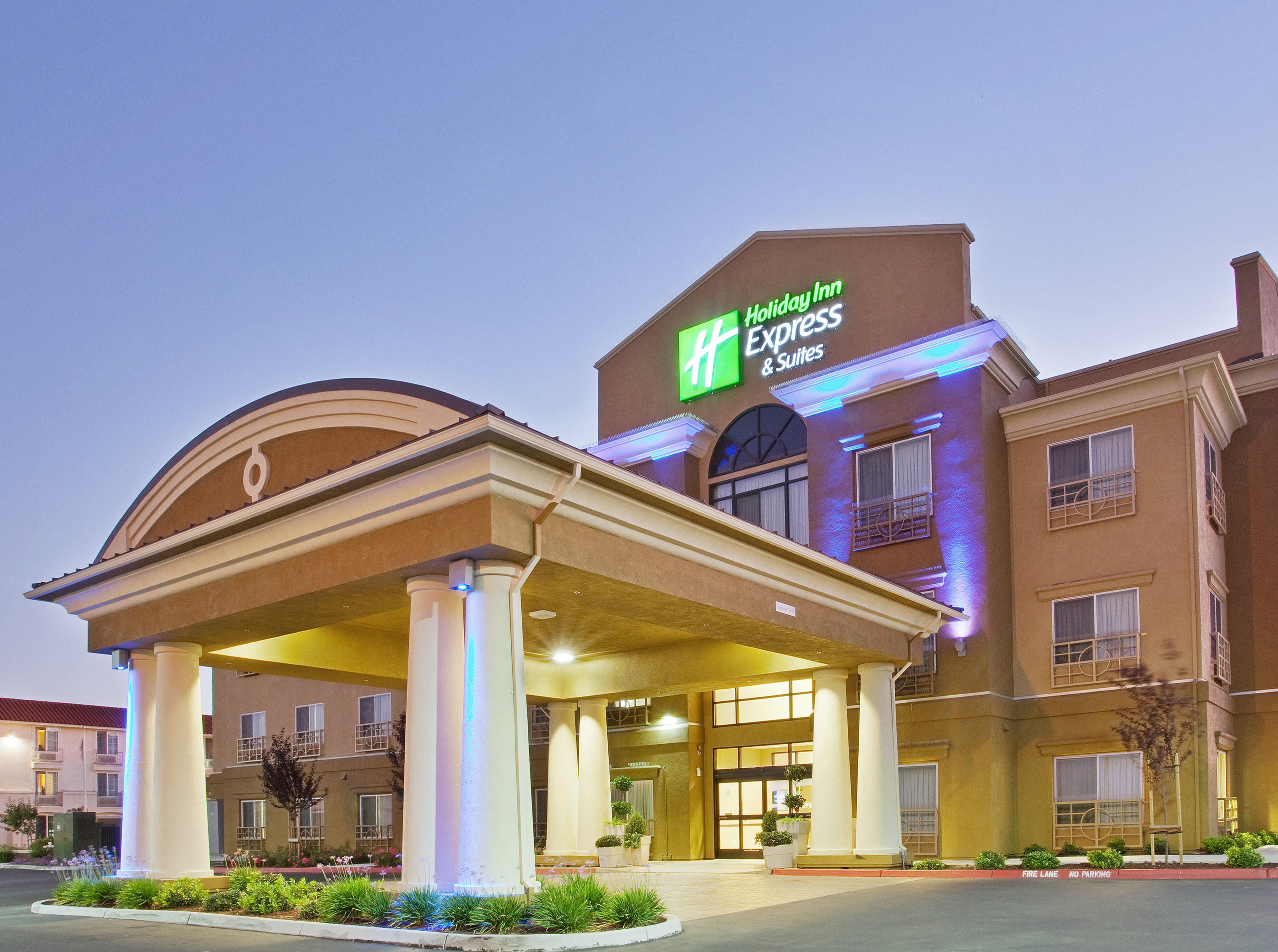 Holiday Inn Express & Suites Salinas By Ihg Exterior photo