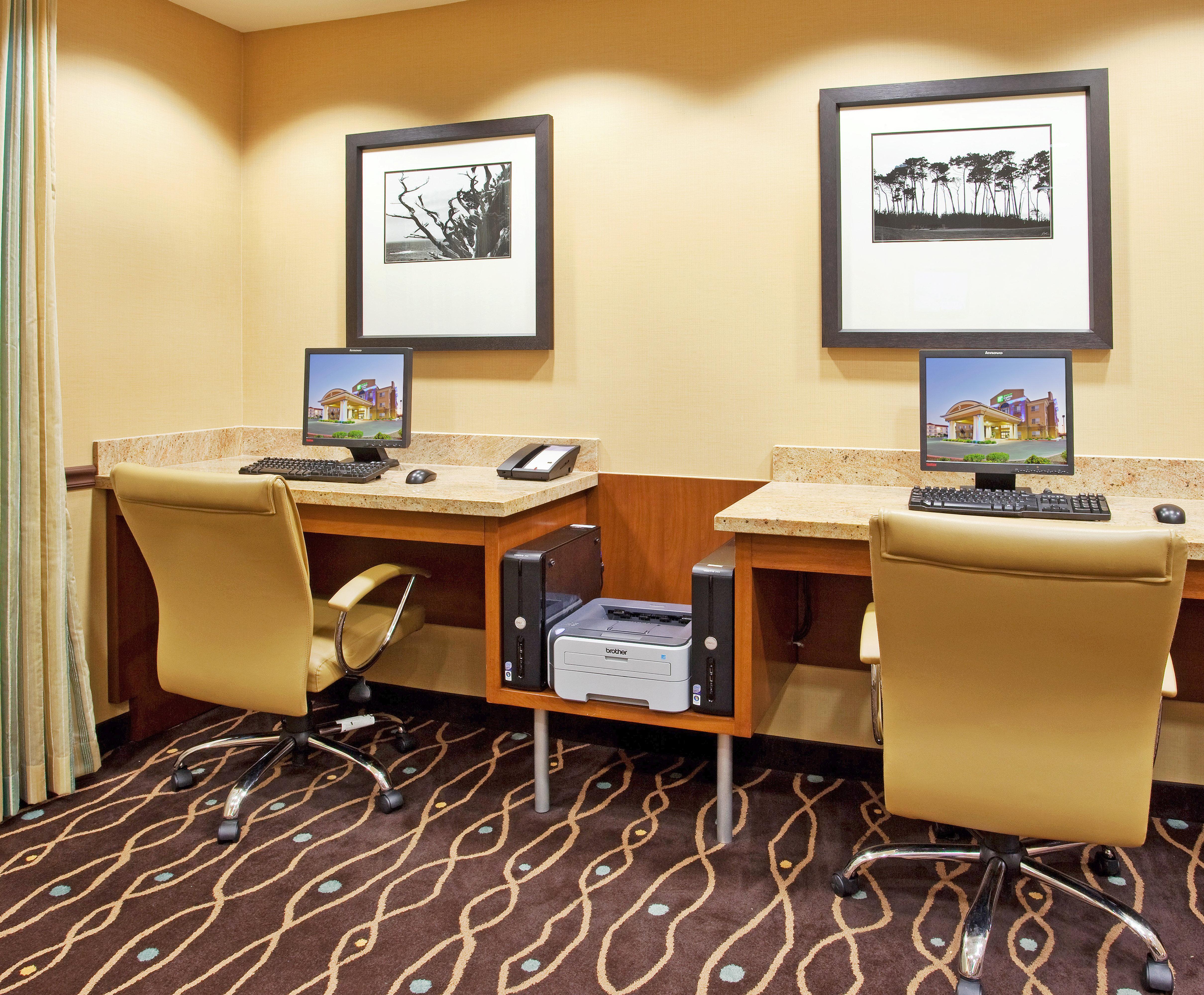 Holiday Inn Express & Suites Salinas By Ihg Exterior photo